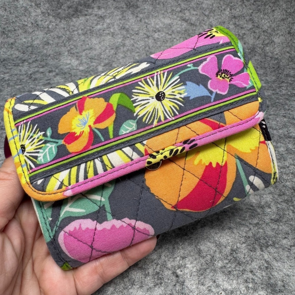 VERA BRADLEY Tri Fold Euro Wallet Jazzy Blooms Quilted Snap Floral